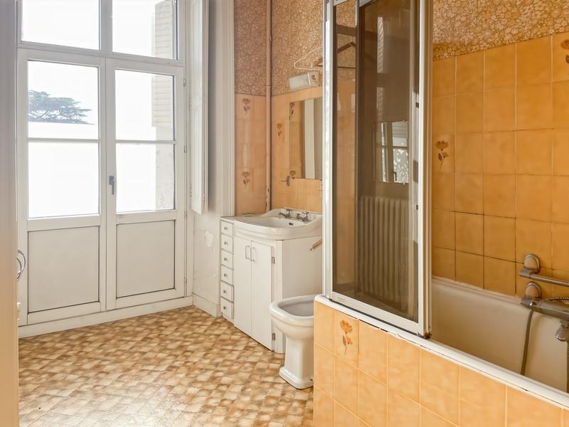 Maison - 239 m² - 8 pièces