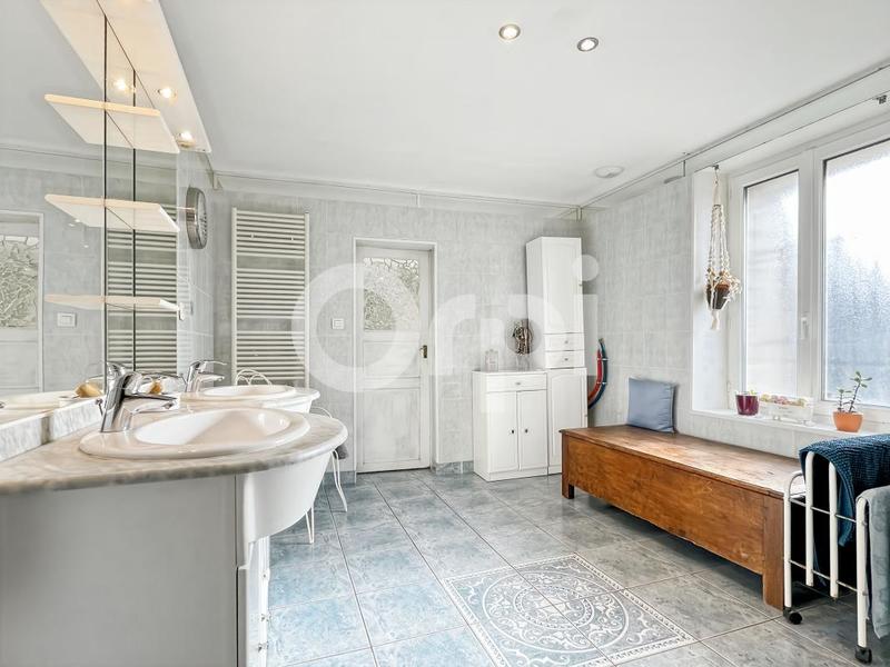 Maison - 170 m² - 5 pièces