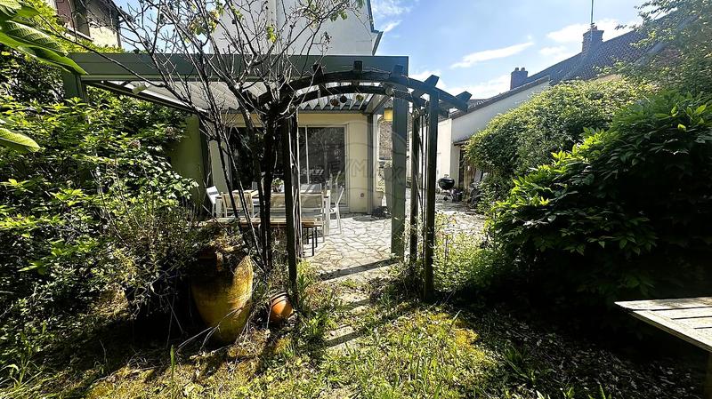 Maison - 203 m² - 7 pièces