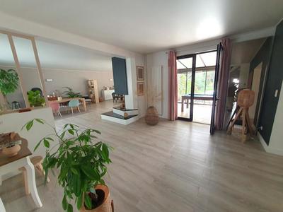 Maison - 265 m² - 8 pièces