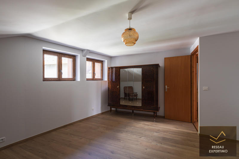 Maison - 244 m² - 7 pièces