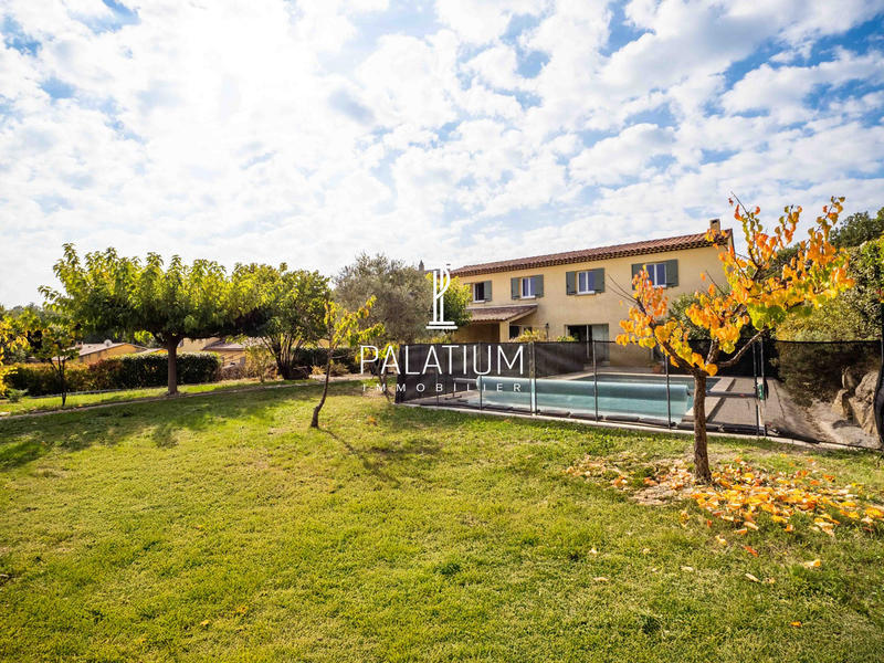 Maison traditionnelle - 148 m² - 6 pièces