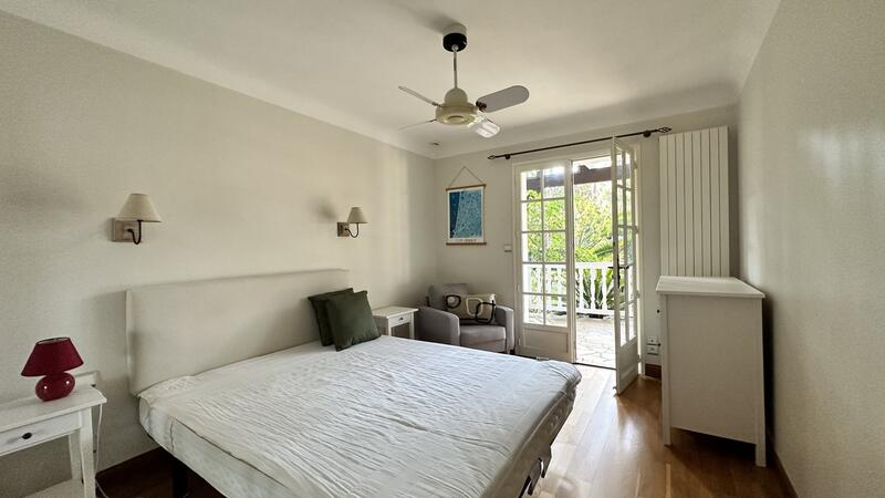 Maison - 220 m² - 7 pièces