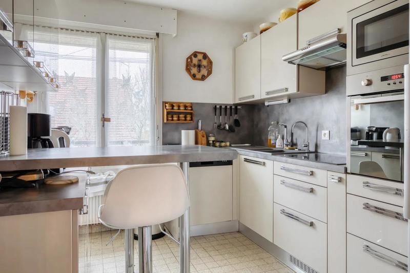 Maison - 215 m² - 9 pièces