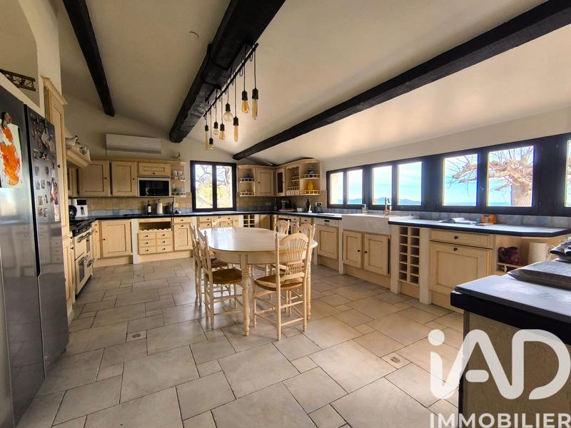 Maison - 232 m² - 6 pièces