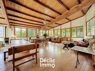 Maison - 440 m² - 16 pièces