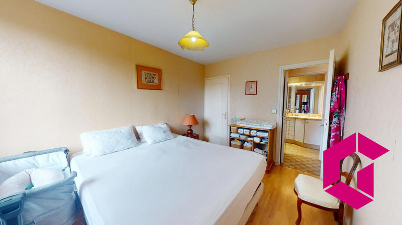 Appartement - 100 m² - 5 pièces