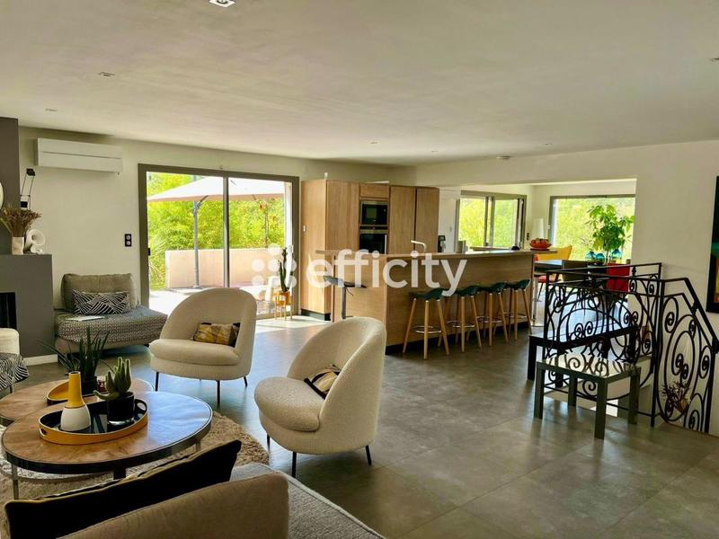 Maison - 290 m² - 11 pièces