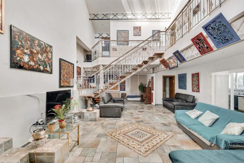 Maison - 225 m² - 7 pièces