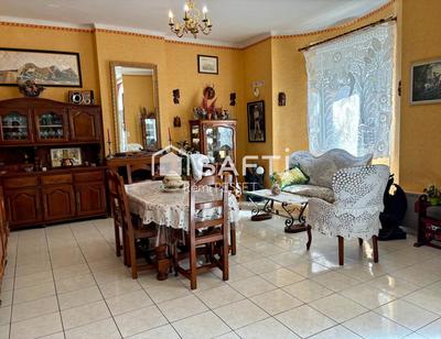 Maison - 318 m² - 9 pièces