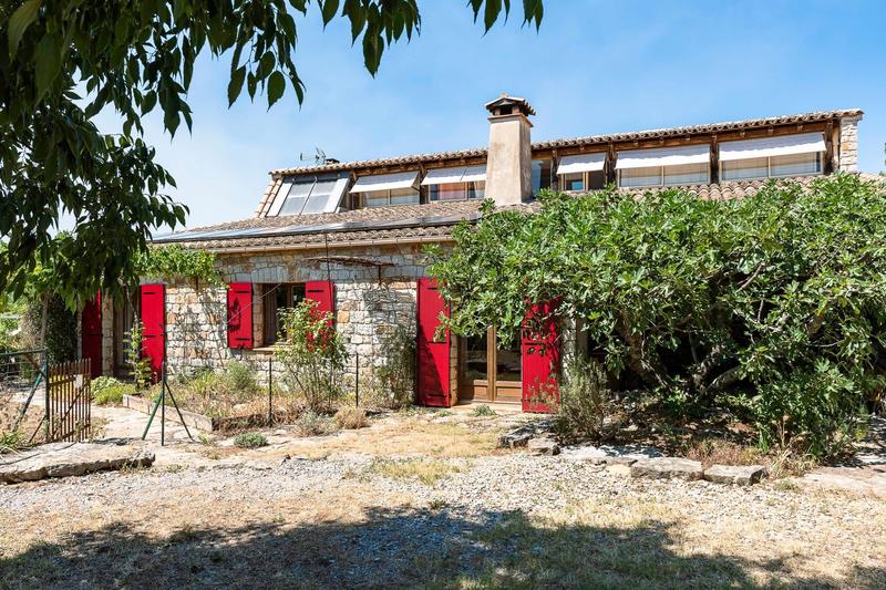 Maison - 228 m² - 8 pièces