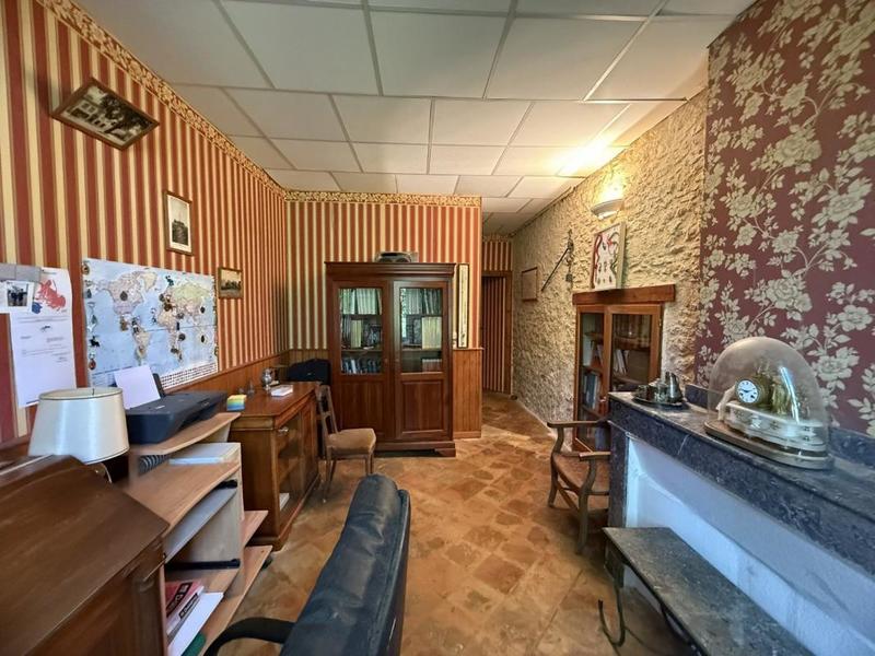 Maison - 295 m² - 9 pièces