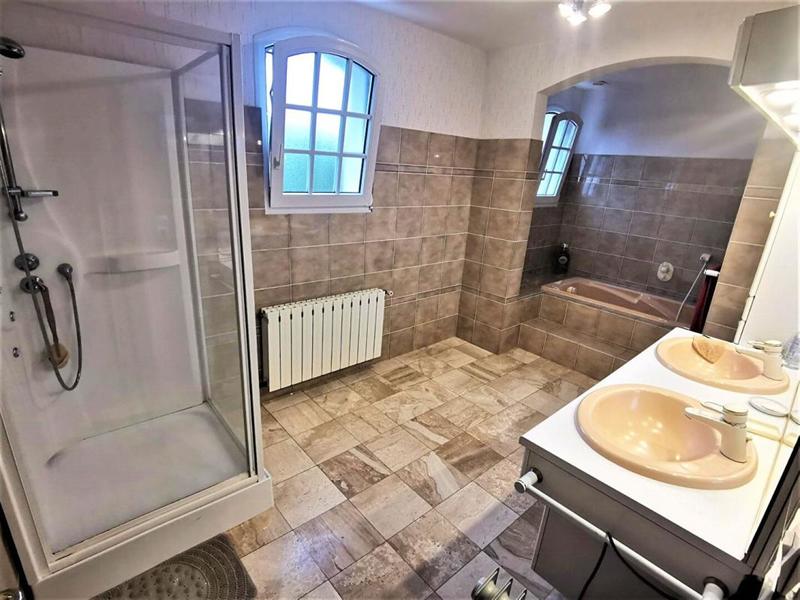 Maison - 195 m² - 6 pièces