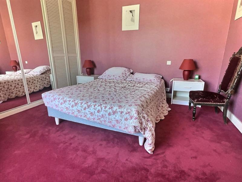 Maison - 212 m² - 8 pièces