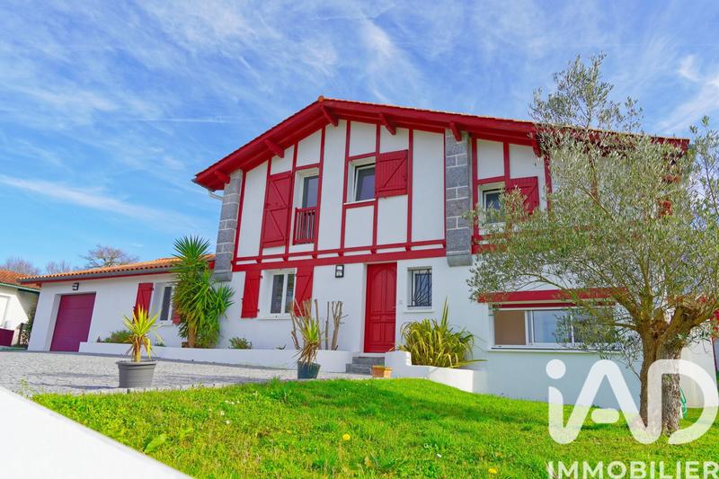 Maison - 225 m² - 9 pièces