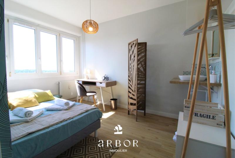 Appartement - 75 m² - 5 pièces