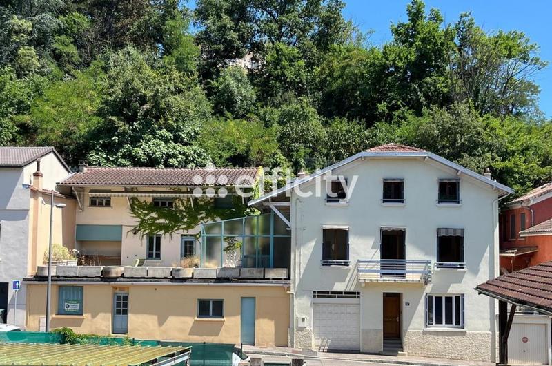 Maison - 333 m² - 8 pièces