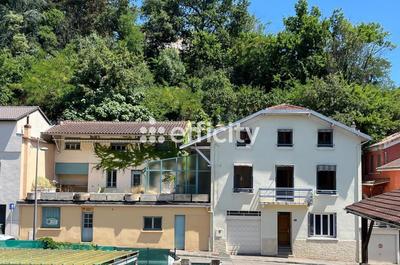 Maison - 333 m² - 8 pièces