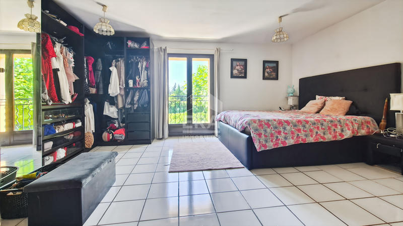 Maison - 385 m² - 12 pièces