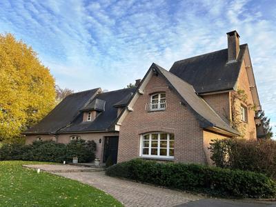 Maison - 275 m² - 12 pièces