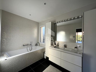 Maison - 210 m² - 7 pièces