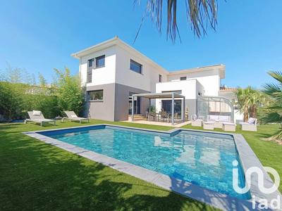 Maison - 230 m² - 7 pièces