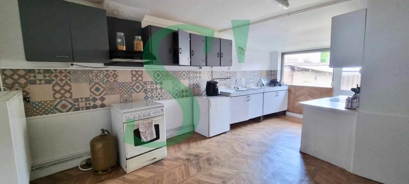 Maison - 233 m² - 10 pièces