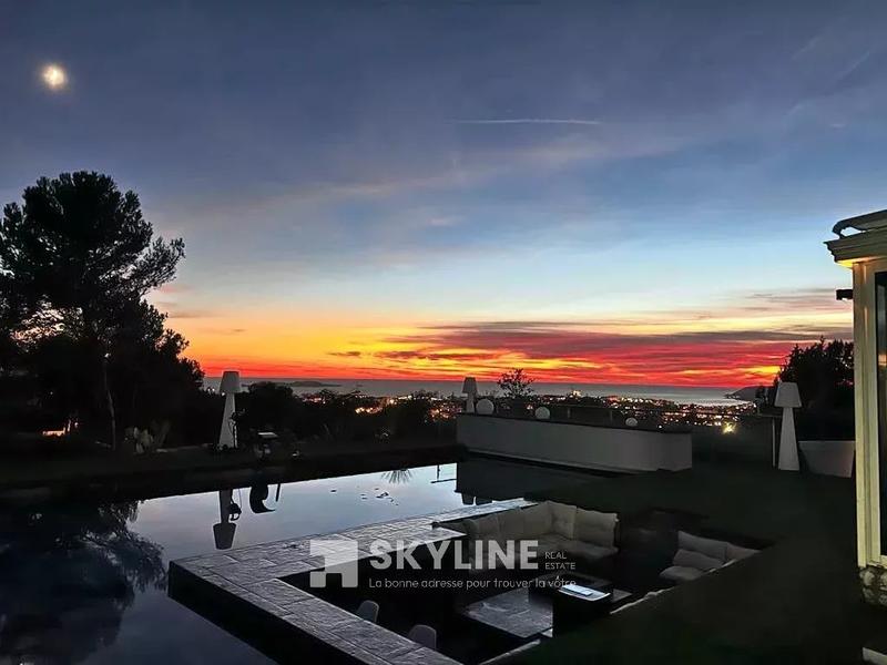 Villa - 210 m² - 8 pièces