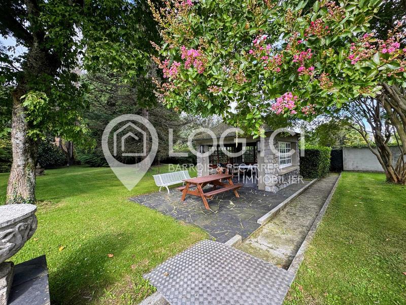 Maison - 338 m² - 13 pièces