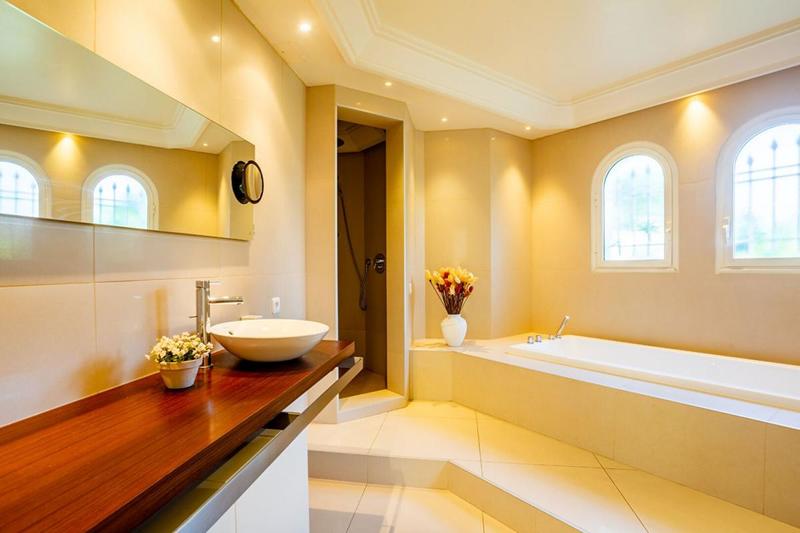 Villa - 550 m² - 7 pièces