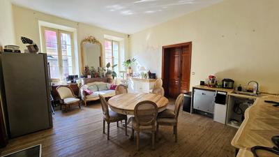 Maison - 333 m² - 6 pièces