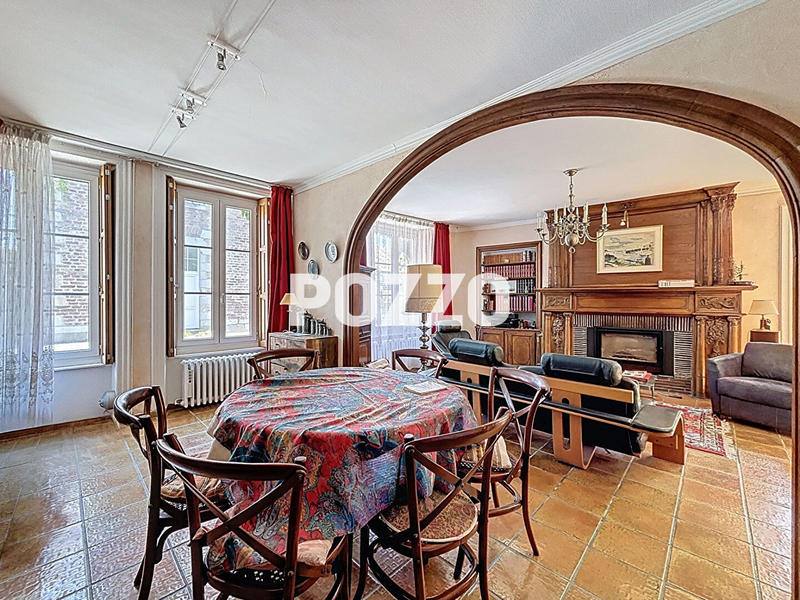 Maison - 181 m² - 9 pièces