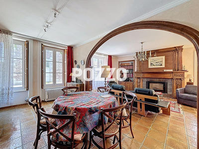 Maison - 181 m² - 9 pièces