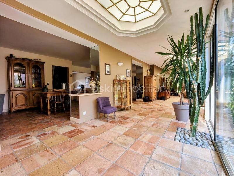 Maison - 390 m² - 15 pièces