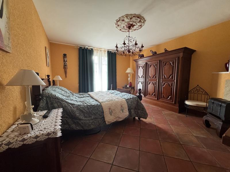 Viager - Maison traditionnelle - 240 m² - 6 pièces