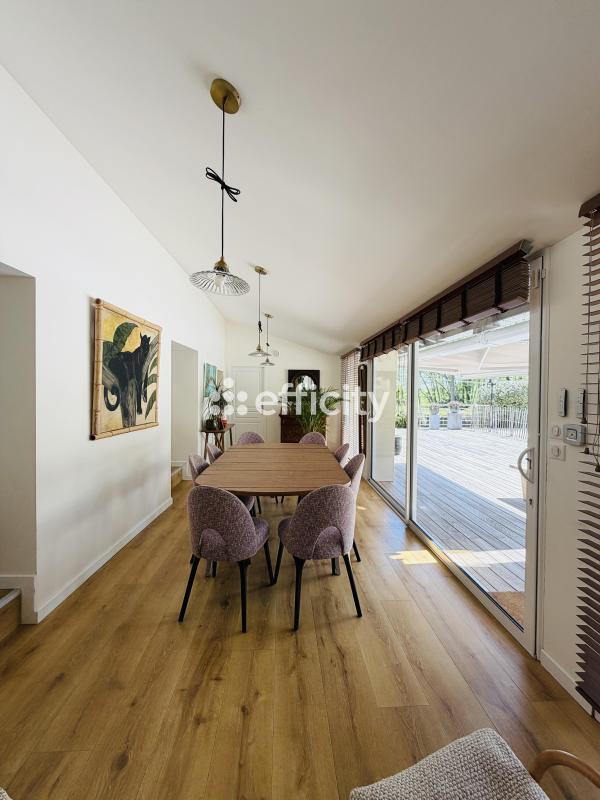 Maison - 300 m² - 8 pièces