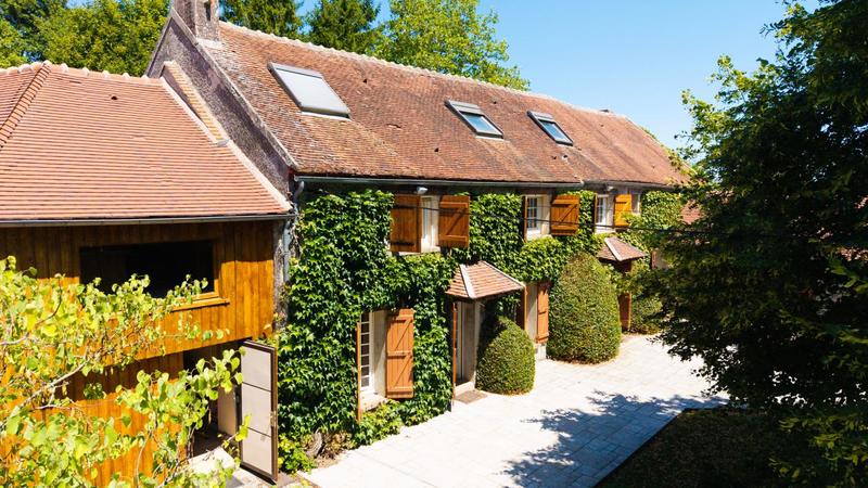 Maison - 660 m² - 16 pièces