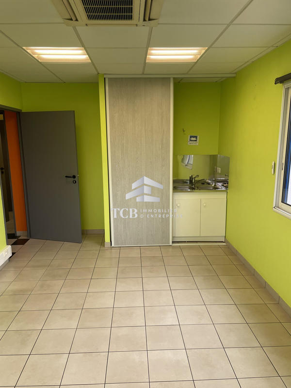 Local d'activités - 688 m²