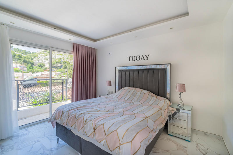 Maison - 210 m² - 7 pièces