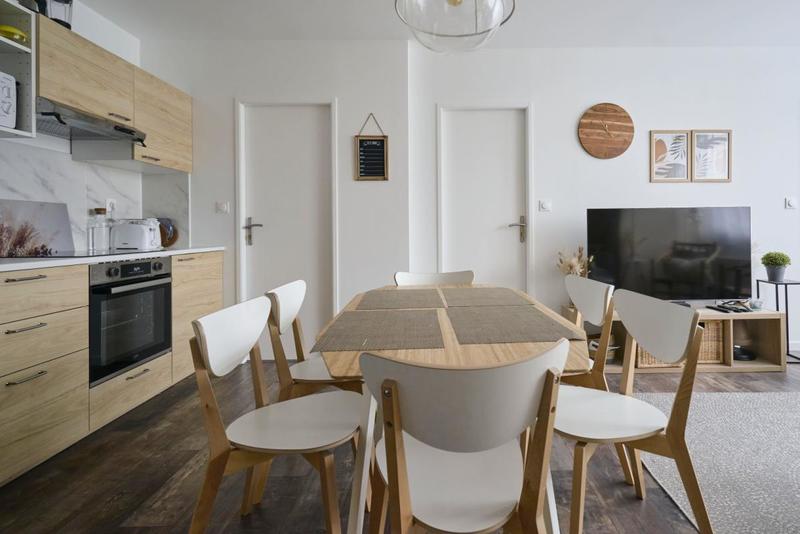 Appartement - 98 m² - 6 pièces