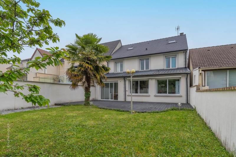 Maison - 185 m² - 7 pièces