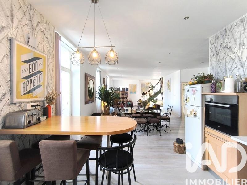 Maison - 230 m² - 8 pièces