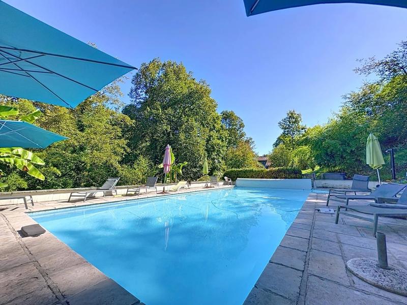 Maison - 463 m² - 19 pièces