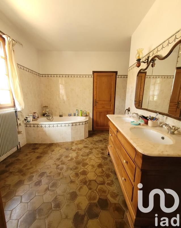 Maison - 285 m² - 6 pièces