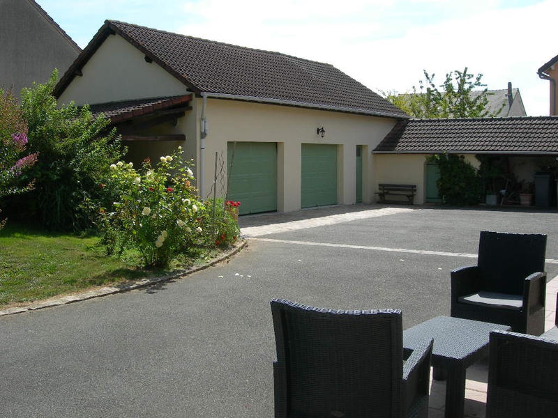 Maison - 200 m² - 8 pièces