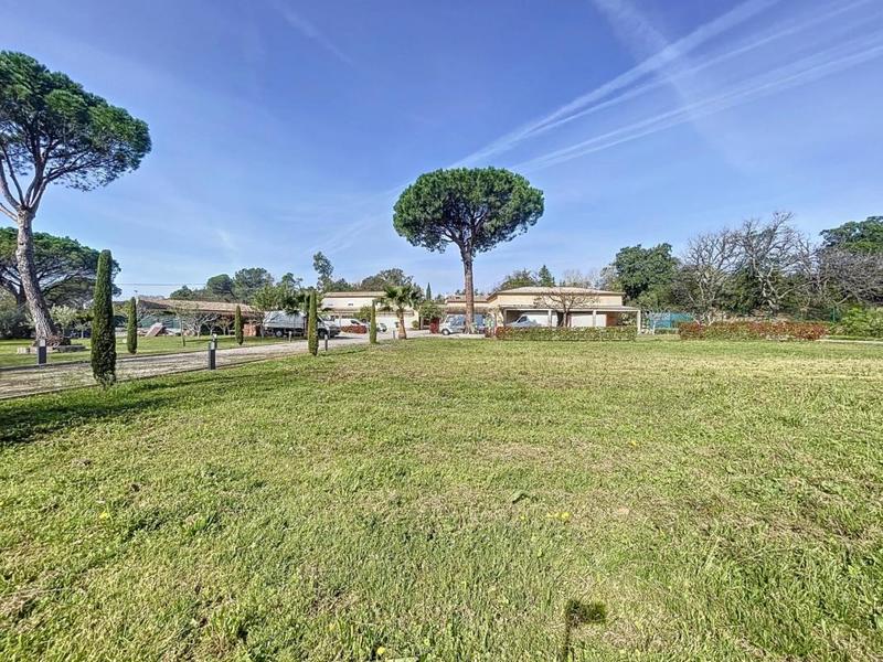 Villa - 407 m² - 13 pièces