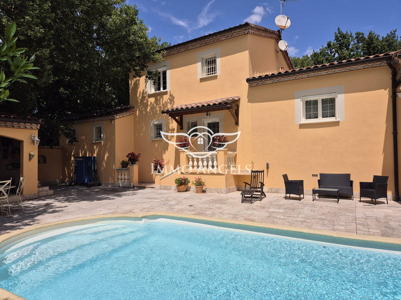 Maison traditionnelle - 213 m² - 7 pièces