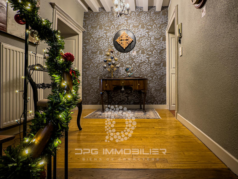 Maison - 242 m² - 12 pièces