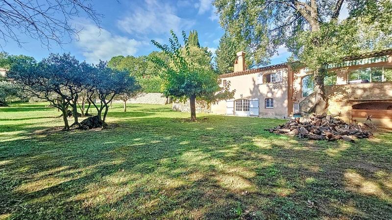 Villa - 260 m² - 6 pièces