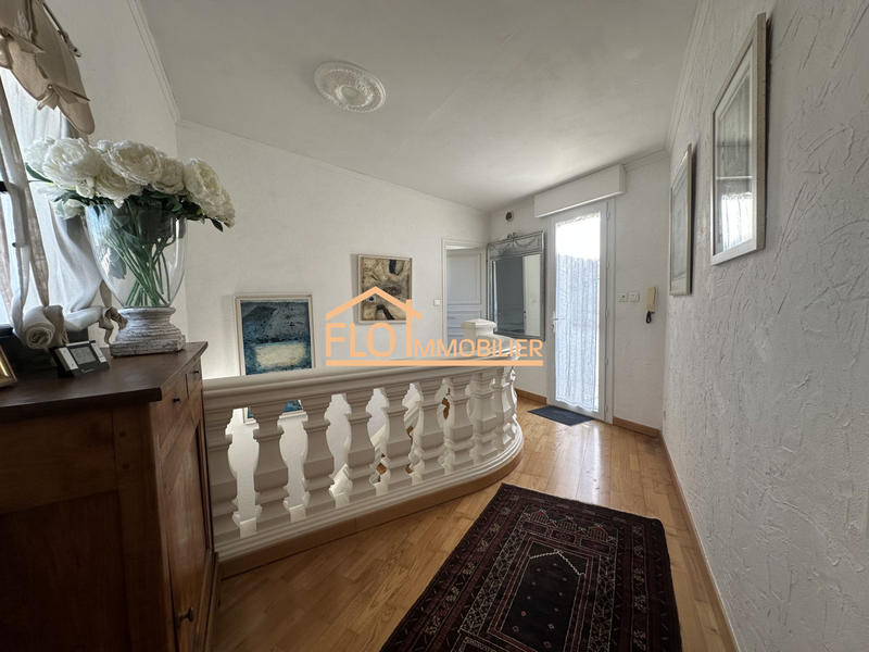 Maison - 230 m² - 7 pièces